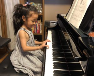 栃木県足利市小俣町のピアノスクール笛吹坂ピアノ教室の3歳からの楽しいピアノレッスン