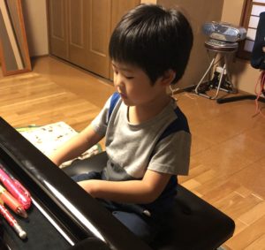 栃木県足利市小俣町のピアノスクール笛吹坂ピアノ教室の3歳からのピアノレッスン